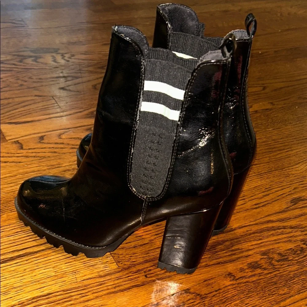 Forever 21 Black Patent Chelsea Booties Size 8 Chunky Block Heel Lug Sole